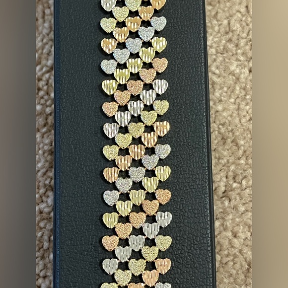 Beautiful Danbury Mint heart bracelet. Gold, silver and rose gold tones. - Picture 5 of 11